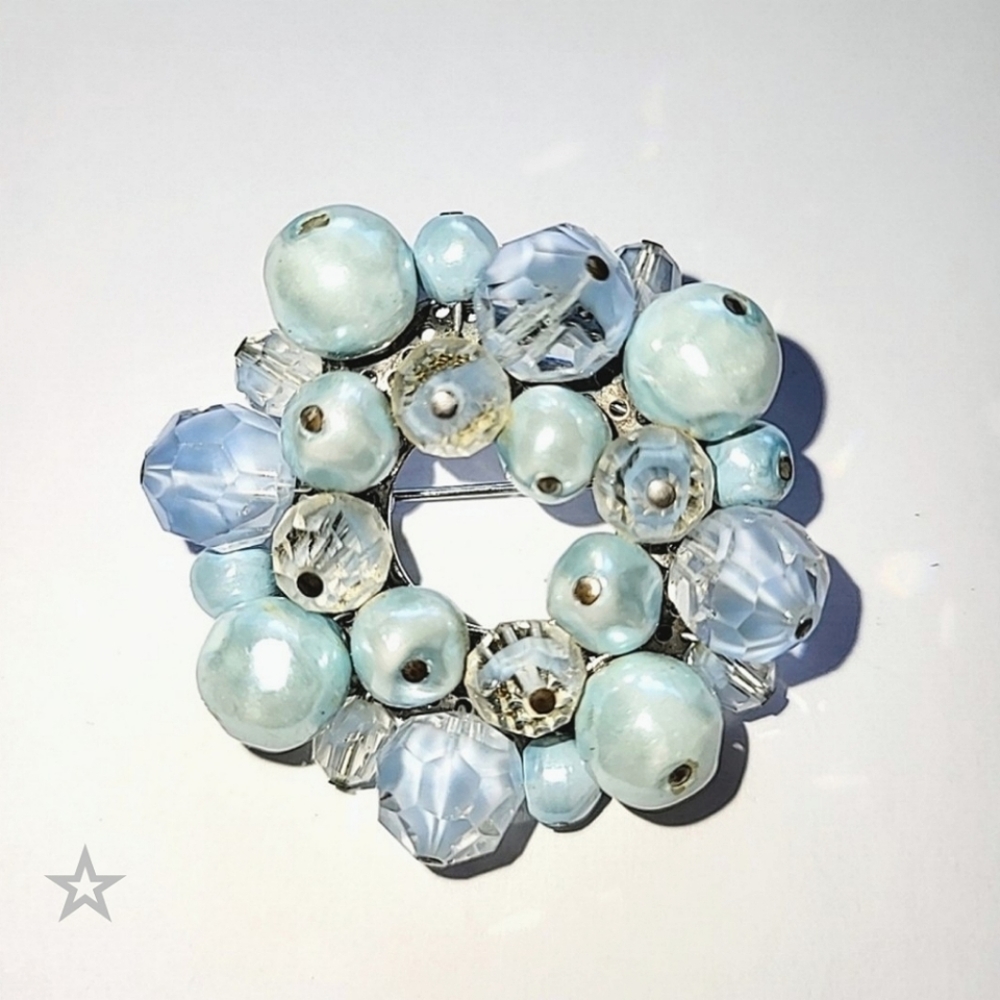 BLUE CRYSTAL GIVRE GLASS & FAUX PEARL WREATH BROOCH
